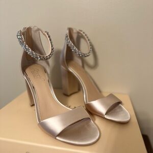 Jewel Badgley Mischka Louise Heels Champagne size 6.5